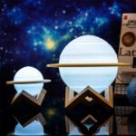 ⁦Lampe LED imprimée en 3D saturne⁩ - الصورة ⁦3⁩