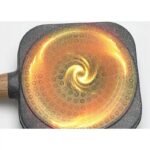 ⁦Poêle à crêpes et oeufs avec 4 trous en aluminium antiadhésive⁩ - الصورة ⁦4⁩