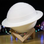 ⁦Lampe LED imprimée en 3D saturne⁩ - الصورة ⁦4⁩