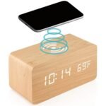 ⁦Réveil numérique de bureau en bois avec socle de charge sans fil Qi⁩ - الصورة ⁦5⁩