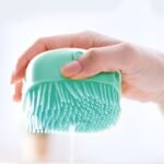 ⁦Brosse de Nettoyage et Distributeur De Shampoing en Silicone - فرشاة الحمام من السيليكون⁩ - الصورة ⁦7⁩