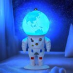⁦Lampe Astronaute lunaire avec télécommande et LED 16 couleurs - مصباح رجل الفضاء⁩ - الصورة ⁦3⁩