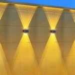 ⁦Projecteur Solaire Étanche IP65 pour Jardin et Terrasse -  ضوء جداري خارجي يعمل بالطاقة الشمسية مقاوم للماء⁩ - الصورة ⁦4⁩