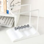 ⁦Pendule Newton Balls d'équilibre une décoration classique⁩ - الصورة ⁦4⁩