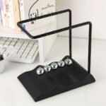 ⁦Pendule Newton Balls d'équilibre une décoration classique⁩ - الصورة ⁦2⁩