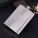 ⁦Flasque Métallique Portable 1800ml en Acier Inoxydable 18/8 avec Étui en Cuir pour Activités Extérieures⁩ - الصورة ⁦6⁩