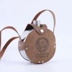 ⁦Flasque Métallique Portable 1200ml en Acier Inoxydable 18/8 avec Étui en Cuir pour Activités Extérieures⁩ - الصورة ⁦5⁩