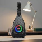 ⁦Sac à Bandoulière avec Haut Parleur Bluetooth Rechargeable RGB CH-M818 - حقيبة رجالية مع مكبر صوت بلوتوث مدمج⁩ - الصورة ⁦5⁩