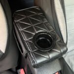 ⁦Coussin d’accoudoir de voiture avec porte-gobelet V2 - وسادة منظم الأغراض في السيارة⁩ - الصورة ⁦6⁩