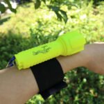 ⁦Lampe Torche Sous-Marine Étanche jusqu’à 25 mètres - مصباح تحت السباحة تحت الماء⁩ - الصورة ⁦5⁩