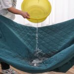 ⁦Ensemble 3Pcs Couvre-lit imperméable 2 Places Avec 2 Couvre Oreillers épais⁩ - الصورة ⁦4⁩