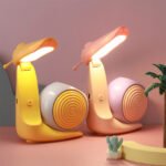 ⁦Lampe Veilleuse Escargot Mignonne LED avec Porte-stylo - مصباح على شكل حلزون لمكتب الأطفال⁩ - الصورة ⁦4⁩