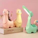 Lampe Veilleuse Lama Mignonne LED avec Porte-stylo - مصباح على شكل لاما لمكتب الأطفال