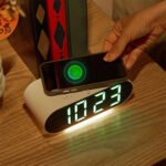 ⁦Horloge numérique LED et Chargeur Sans Fil GH9000 - ساعة منبه وشاحن لاسلكي⁩ - الصورة ⁦3⁩