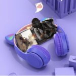⁦Casque Bluetooth sans fil avec oreilles de chat LED clignotantes KT-49M - سماعات رأسية⁩ - الصورة ⁦2⁩