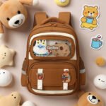 ⁦Sac à Dos Enfant Ludique avec Plusieurs Compartiment et un Peluche LM-5122 Marron - حقيبة ظهر للأطفال بني⁩ - الصورة ⁦3⁩
