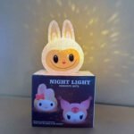 ⁦Mini Veilleuse pour Chambre d’Enfants Éclairage Doux et Ambiance Magique – مصباح لغرف الأطفال⁩ - الصورة ⁦2⁩