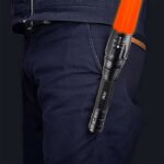 ⁦Lampe de poche tactique IP65 de 18 000 lumens - avec lumière LED et deux piles rechargeables - Swat⁩ - الصورة ⁦2⁩