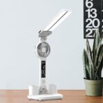 ⁦Lampe de bureau LED à double tête avec ventilateur et Horloge  - مصباح مكتب مع منبه ومروحة مدمجة⁩ - الصورة ⁦3⁩
