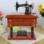 ⁦Boîte à Musique Miniature Machine à Coudre – ماكينة خياطة موسيقية⁩ - الصورة ⁦2⁩