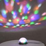⁦Boule en Cristal Lumineuse à 6 Couleurs - Effet Magique⁩ - الصورة ⁦2⁩