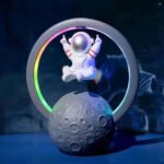 ⁦Haut-parleur Bluetooth et Lampe d'astronaute en lévitation magnétique avec lampe flottante en forme de lune rotative⁩ - الصورة ⁦2⁩