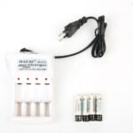 ⁦Chargeur des piles rechargable avec 4 piles Jiabao Jb-212 - شاحن البطاريات القابلة للشحن مع 4 بطاريات⁩ - الصورة ⁦3⁩