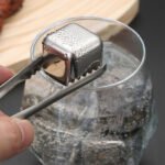 ⁦Pierres de glaçons réutilisables en acier inoxydable pour votre boisson - مكعبات الثلج للتبريد لمدة طويلة⁩ - الصورة ⁦2⁩