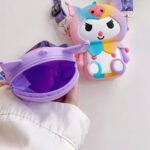 ⁦Mini Sac à Bandoulière Kuromi – Accessoire Kawaii pour Enfants et Fans de Manga⁩ - الصورة ⁦6⁩