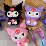 ⁦Mini Sac à Bandoulière Kuromi – Accessoire Kawaii pour Enfants et Fans de Manga⁩ - الصورة ⁦5⁩