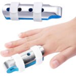Attelle de fixation pour fracture du doigt - أداة لتثبيت الإصبع المصاب