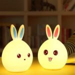⁦Lampe Tactile en Silicone Rechargeable USB - Veilleuse Enfant Lapin⁩ - الصورة ⁦4⁩