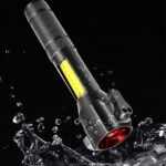 ⁦Lampe de poche rechargeable à LED avec brise vitre intégré - 300 Lumens⁩ - الصورة ⁦2⁩