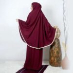 ⁦طقم صلاة نسائي 4 قطع برداء فضفاض وسجادة مبطنة مع غلاف للمصحف Kit De Prière 4 Pieces Pour Femmes En Tissu Doux Et Confortable⁩ - الصورة ⁦3⁩