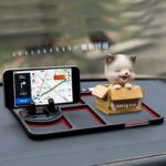 ⁦Support de téléphone antidérapant  4en1 Multifonctionnel en Silicone pour Tableau de Bord de Voiture - حامل هاتف لوحة سيارة من السيليكون متعدد الوظائف⁩ - الصورة ⁦2⁩