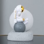⁦veilleuse en forme d'astronaute luminaire décoratif⁩ - الصورة ⁦3⁩