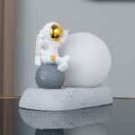 ⁦veilleuse en forme d'astronaute luminaire décoratif⁩ - الصورة ⁦2⁩