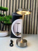 ⁦Lampe de table rechargeable sans fil finition de haute qualité LED 3 couleurs – مصباح ديكور بعدة درجات ضوئية⁩ - الصورة ⁦7⁩