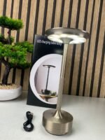 ⁦Lampe de table rechargeable sans fil finition de haute qualité LED 3 couleurs – مصباح ديكور بعدة درجات ضوئية⁩ - الصورة ⁦4⁩