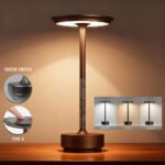 ⁦Lampe de table rechargeable sans fil finition de haute qualité LED 3 couleurs – مصباح ديكور بعدة درجات ضوئية⁩ - الصورة ⁦3⁩