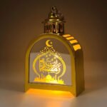 ⁦Lanterne de Ramadan Dorée LED Design Traditionnel avec Silhouette – فانوس مضيء لشهر رمضان⁩ - الصورة ⁦3⁩