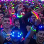 ⁦Glow Sticks Bulk Party Favors 50pcs 8inch Party Time - أساور مضيئة للحفلات⁩ - الصورة ⁦8⁩