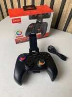 ⁦Manette de jeu sans fil IPEGA PG-9115 avec poignets lumineux RGB - يد تحكم لاسلكية⁩ - الصورة ⁦3⁩
