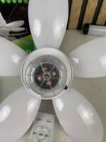 ⁦Ventilateur de Plafond Lumineux à Douille avec Télécommande - مروحة السقف الذكية 2 في 1 مع إضاءة قوية بقاعدة⁩ - الصورة ⁦3⁩