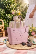 ⁦Sac de Plage Eva et Silicone Garni de Trous Grand Cabas Imperméable Tendance pour Été - حقيبة الشاطئ السيليكونية العصرية المقاومة للماء⁩ - الصورة ⁦7⁩