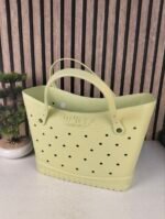 ⁦Sac de Plage Eva et Silicone Garni de Trous Grand Cabas Imperméable Tendance pour Été - حقيبة الشاطئ السيليكونية العصرية المقاومة للماء⁩ - الصورة ⁦2⁩