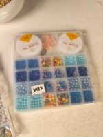 ⁦Ensemble de Pendentifs Assorties pour Création de Bijoux DIY - علبة الخرز المتنوعة والشاملة لصناعة الإكسسوارات والأساور يدويًا⁩ - الصورة ⁦2⁩