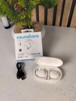 ⁦Écouteurs Open-Ear soundcore by Anker V20i Crochets Ajustables Autonomie 36H et Lumières LED - سماعات أنكر اللاسلكية ذات التصميم المفتوح والخطاف القابل للتعديل⁩ - الصورة ⁦11⁩