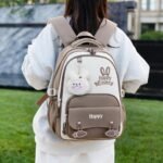 ⁦Sac à Dos Scolaire Motif Lapin Happy Easter Ergonomique Tissu Imperméable Marron SACKDS31MR - حقيبة ظهر مدرسية وعصرية بتصميم الأرنب اللطيف⁩ - الصورة ⁦2⁩