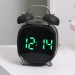 ⁦Réveil Numérique Intelligent LED Minuterie Luminescence Réglable et Port USB GHB032 - منبه رقمي ذكي مع مؤقت وإضاءة وتحكم بالصوت⁩ - الصورة ⁦3⁩